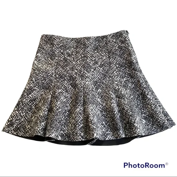 Zara Women’s Flare Black and White Mini Skirt - Picture 2 of 7